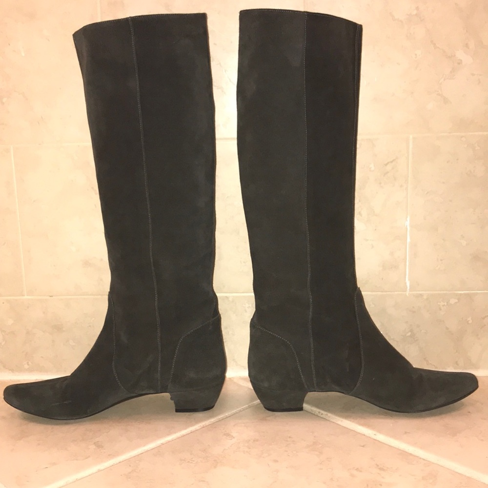 Dark grey suede pull-on boot